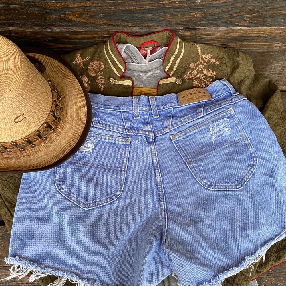 VINTAGE RIDERS DENIM CUTOFF SHORTS LIGHT WASH SZ34